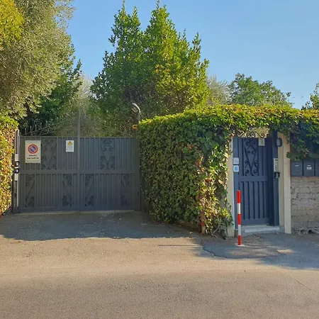 Lilli Urban Garden - Private Garden And Reserved Free Parking In Detached House Surrounded By The Greenery Of