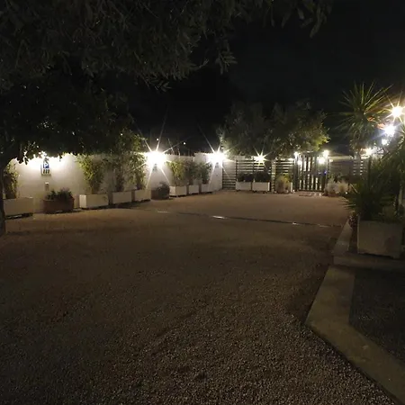 Lilli Urban Garden - Private Garden And Reserved Free Parking In Detached House Surrounded By The Greenery Of Apartment
