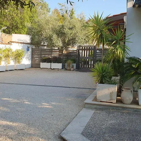 Apartment Lilli Urban Garden - Private Garden And Reserved Free Parking In Detached House Surrounded By The Greenery Of Rome