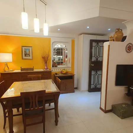 Apartment Lilli Urban Garden - Private Garden And Reserved Free Parking In Detached House Surrounded By The Greenery Of