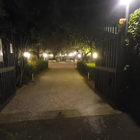 Apartment Lilli Urban Garden - Private Garden And Reserved Free Parking In Detached House Surrounded By The Greenery Of *