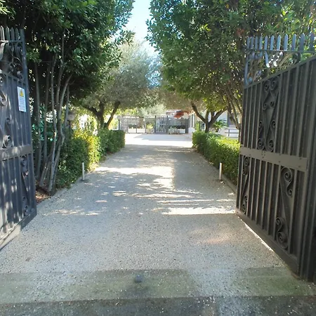 Lilli Urban Garden - Private Garden And Reserved Free Parking In Detached House Surrounded By The Greenery Of Rome