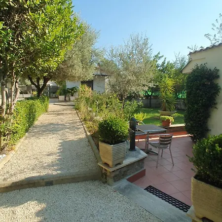 Lilli Urban Garden - Private Garden And Reserved Free Parking In Detached House Surrounded By The Greenery Of Apartment Rome