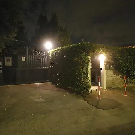 Lilli Urban Garden - Private Garden And Reserved Free Parking In Detached House Surrounded By The Greenery Of Apartment Rome