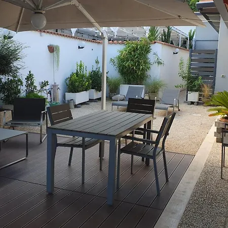 Lilli Urban Garden - Private Garden And Reserved Free Parking In Detached House Surrounded By The Greenery Of Apartment