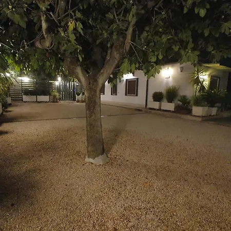 Apartment Lilli Urban Garden - Private Garden And Reserved Free Parking In Detached House Surrounded By The Greenery Of *