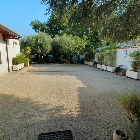 Lilli Urban Garden - Private Garden And Reserved Free Parking In Detached House Surrounded By The Greenery Of *