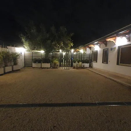Apartment Lilli Urban Garden - Private Garden And Reserved Free Parking In Detached House Surrounded By The Greenery Of