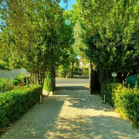 Lilli Urban Garden - Private Garden And Reserved Free Parking In Detached House Surrounded By The Greenery Of Rome