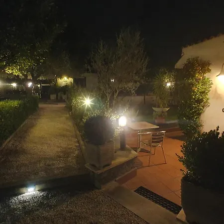 Lilli Urban Garden - Private Garden And Reserved Free Parking In Detached House Surrounded By The Greenery Of