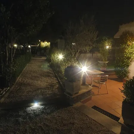 Apartment Lilli Urban Garden - Private Garden And Reserved Free Parking In Detached House Surrounded By The Greenery Of