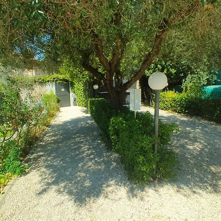 Apartment Lilli Urban Garden - Private Garden And Reserved Free Parking In Detached House Surrounded By The Greenery Of Rome
