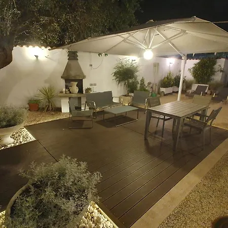 Lilli Urban Garden - Private Garden And Reserved Free Parking In Detached House Surrounded By The Greenery Of Apartment