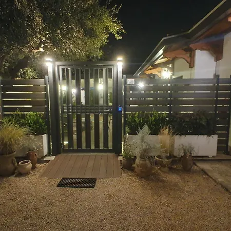 Lilli Urban Garden - Private Garden And Reserved Free Parking In Detached House Surrounded By The Greenery Of Apartment *