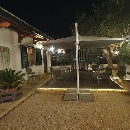 Apartment Lilli Urban Garden - Private Garden And Reserved Free Parking In Detached House Surrounded By The Greenery Of *