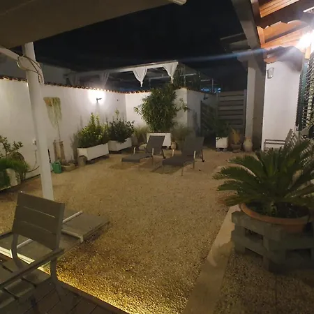 Lilli Urban Garden - Private Garden And Reserved Free Parking In Detached House Surrounded By The Greenery Of شقة *