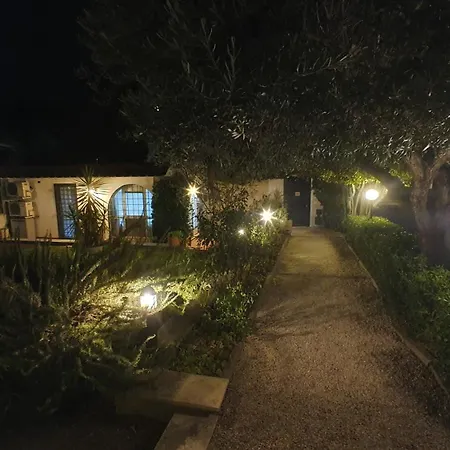 Lilli Urban Garden - Private Garden And Reserved Free Parking In Detached House Surrounded By The Greenery Of شقة روما
